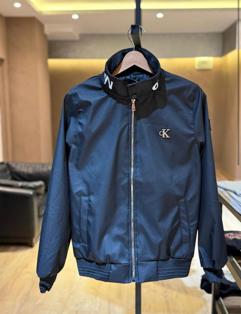V.D Locaste Calvin Klein Mont – Şıklığın ve Gücün İfadesi