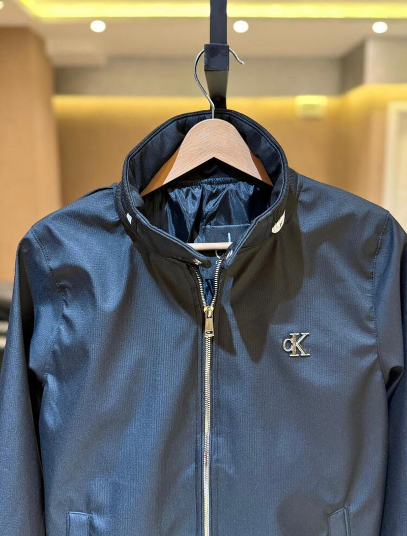 V.D Locaste Calvin Klein Mont – Şıklığın ve Gücün İfadesi